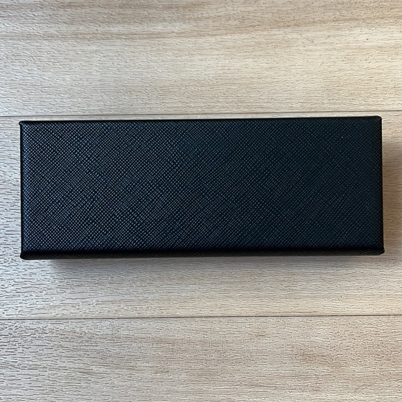 Prada Case - Picture 3 of 6